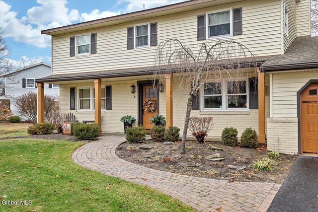 8 Inverness Lane, Clifton Park, NY 12065