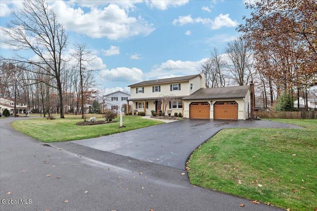 8 Inverness Lane, Clifton Park, NY 12065