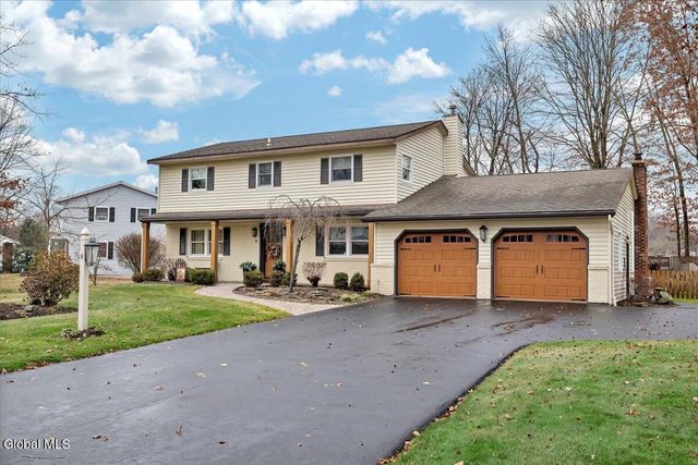 8 Inverness Lane, Clifton Park, NY 12065