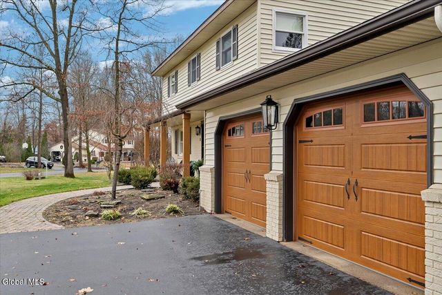8 Inverness Lane, Clifton Park, NY 12065