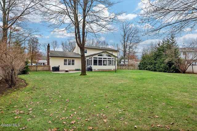 8 Inverness Lane, Clifton Park, NY 12065
