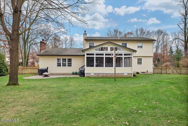 8 Inverness Lane, Clifton Park, NY 12065