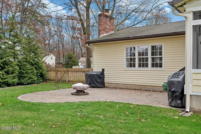 8 Inverness Lane, Clifton Park, NY 12065
