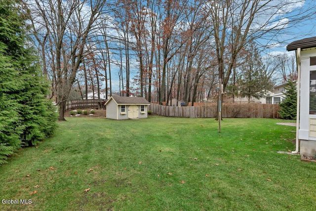 8 Inverness Lane, Clifton Park, NY 12065