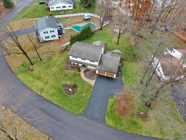8 Inverness Lane, Clifton Park, NY 12065