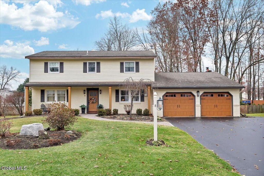 8 Inverness Lane, Clifton Park, NY 12065