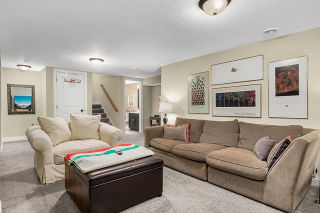 1636 Saunders Avenue, Saint Paul, MN 55116
