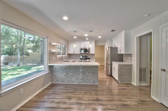 18 Shinyrock Place, Spring, TX 77381