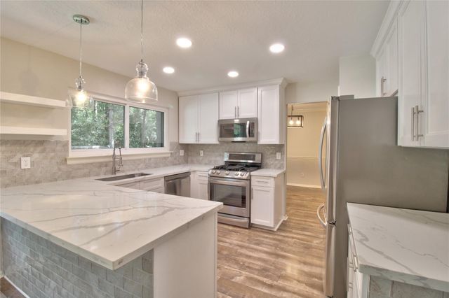 18 Shinyrock Place, Spring, TX 77381