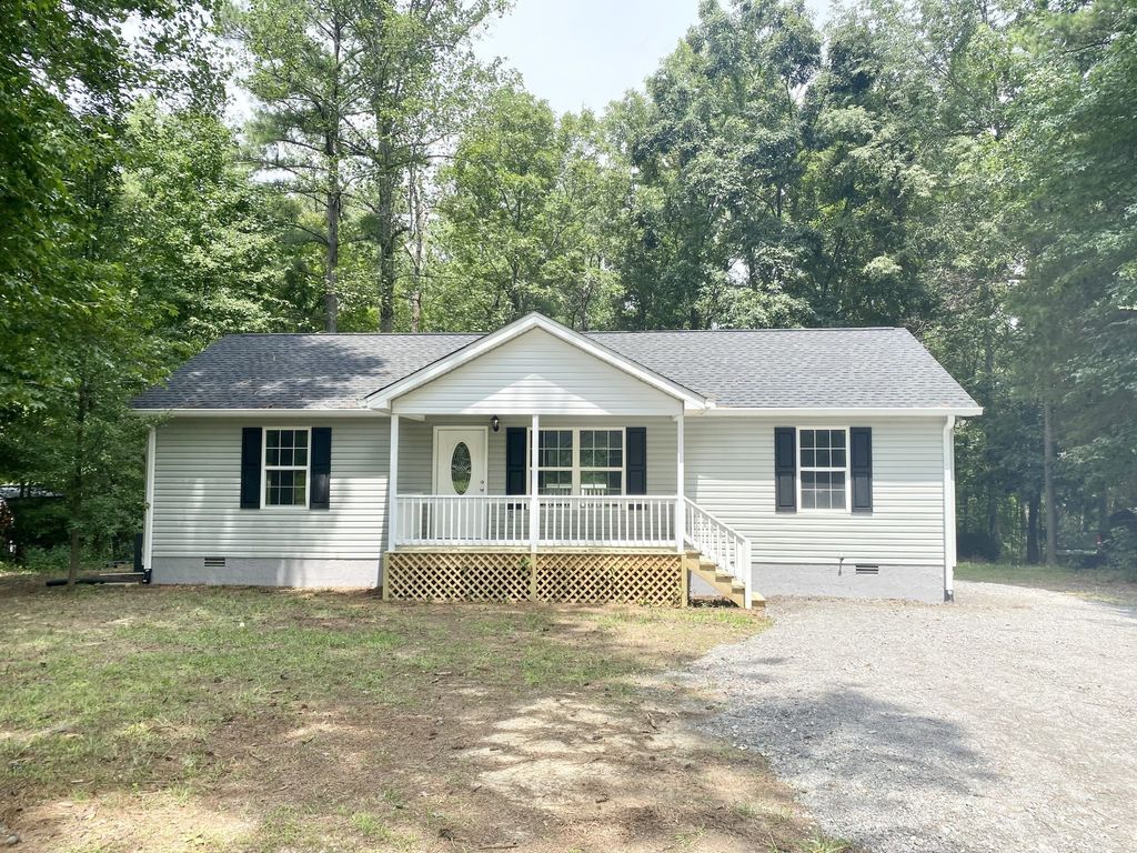 205 Windy Park Dr, Mc Ewen, TN 37101