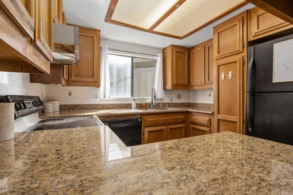 Image 6 of property listing at 5170 Clairemont Mesa Boulevard 14, San Diego, CA 92117