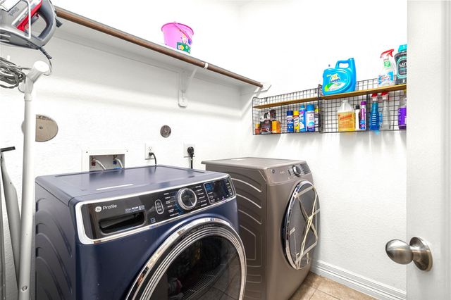 2007 Brookmont Drive, Conroe, TX 77301