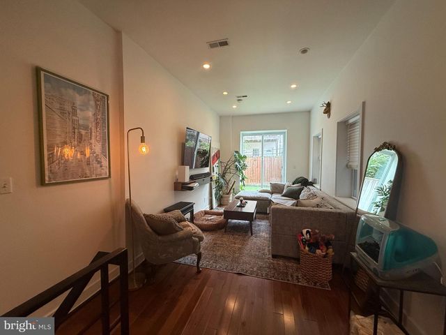 1533 SWAIN ST, Philadelphia, PA 19130