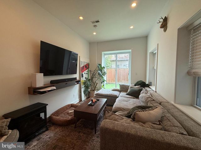 1533 SWAIN ST, Philadelphia, PA 19130