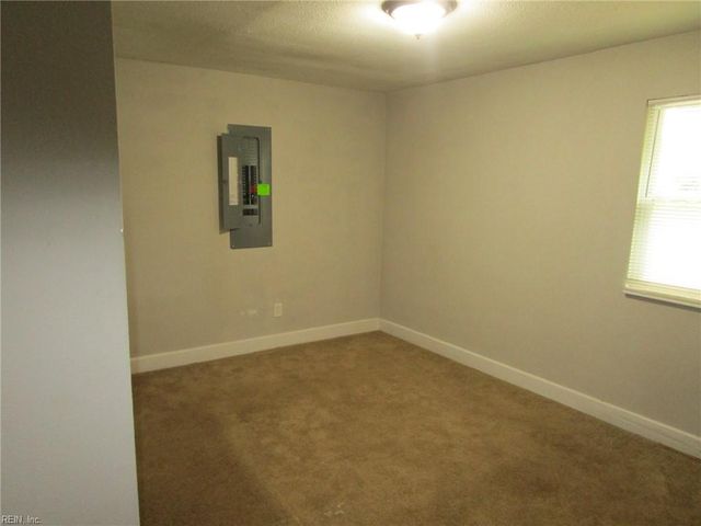 34 W Hygeia AVE, Hampton, VA 23663