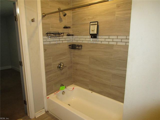 34 W Hygeia AVE, Hampton, VA 23663