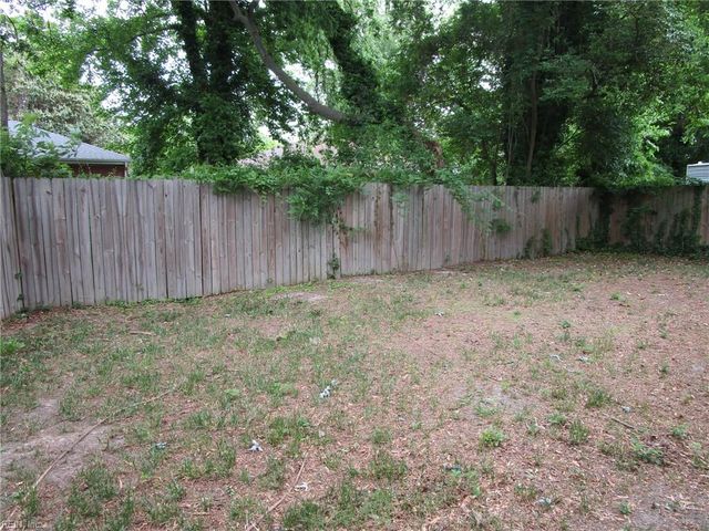 34 W Hygeia AVE, Hampton, VA 23663