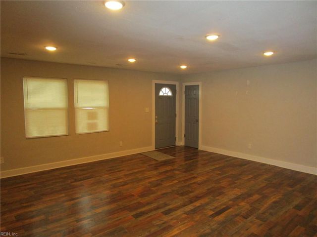 34 W Hygeia AVE, Hampton, VA 23663
