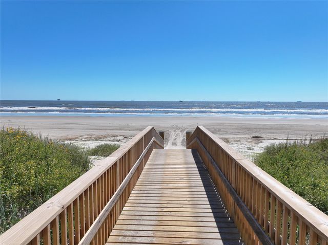 816 Rancho Caribe Drive, Port Bolivar, TX 77650