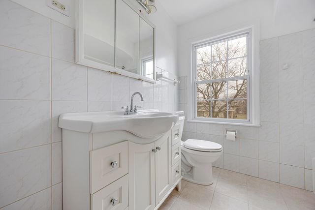 9429 S Oakley Avenue, Chicago, IL 60643