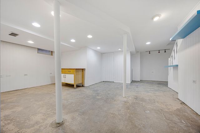 9429 S Oakley Avenue, Chicago, IL 60643