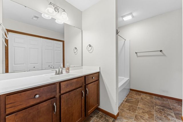 300 E Franklin Street 101, Eldridge, IA 52748