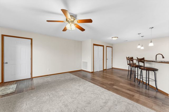 300 E Franklin Street 101, Eldridge, IA 52748