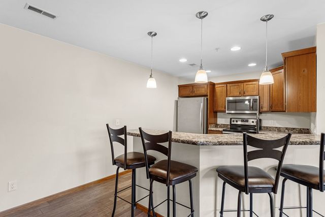 300 E Franklin Street 101, Eldridge, IA 52748