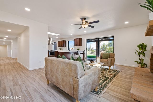 4330 N Paseo De Los Rancheros, Tucson, AZ 85745