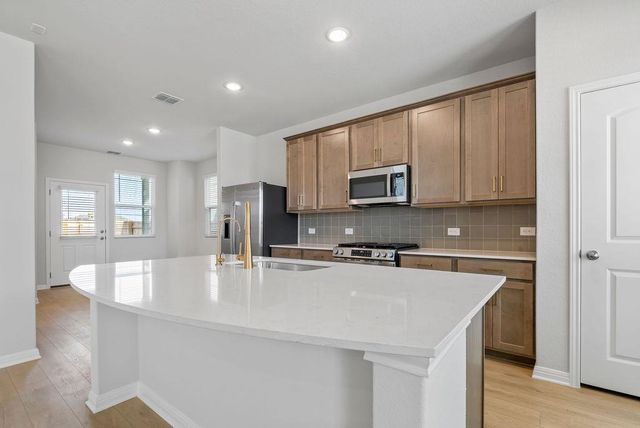 104 Woodrow LN, Liberty Hill, TX 78642