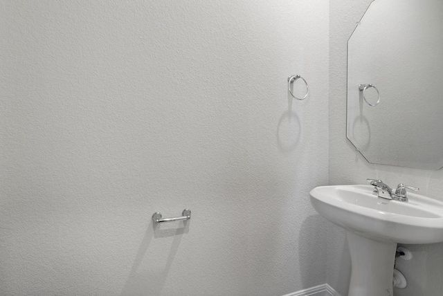 104 Woodrow LN, Liberty Hill, TX 78642