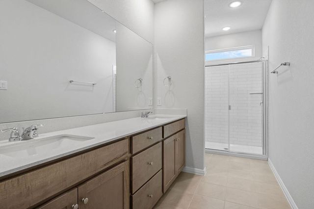 104 Woodrow LN, Liberty Hill, TX 78642