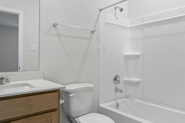 104 Woodrow LN, Liberty Hill, TX 78642