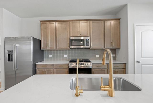 104 Woodrow LN, Liberty Hill, TX 78642