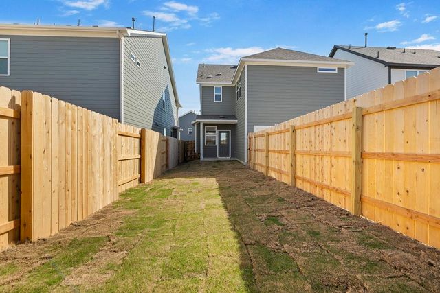 104 Woodrow LN, Liberty Hill, TX 78642