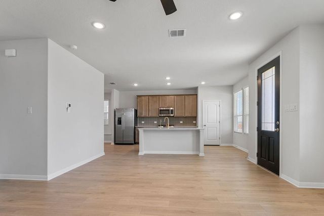 104 Woodrow LN, Liberty Hill, TX 78642