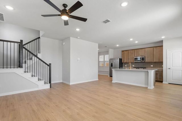 104 Woodrow LN, Liberty Hill, TX 78642