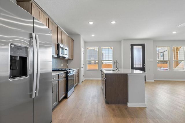 104 Woodrow LN, Liberty Hill, TX 78642