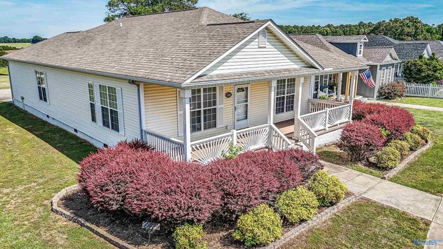 5699 Bay Village Drive, Athens, AL 35611