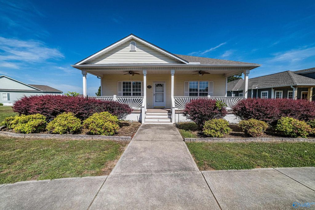 5699 Bay Village Drive, Athens, AL 35611
