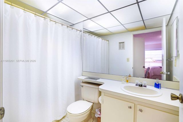 927 NE 199th St 104, Miami, FL 33179