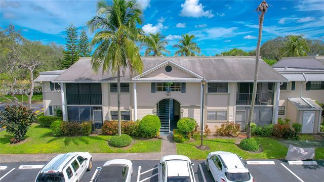 927 NE 199th St 104, Miami, FL 33179