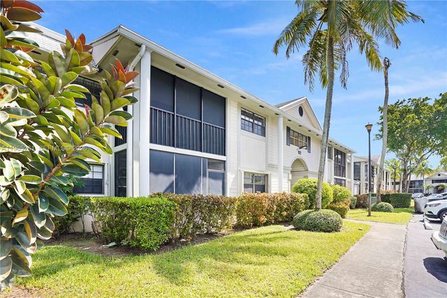 927 NE 199th St 104, Miami, FL 33179