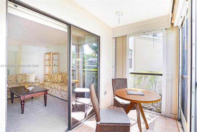 927 NE 199th St 104, Miami, FL 33179