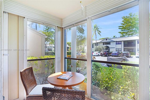 927 NE 199th St 104, Miami, FL 33179