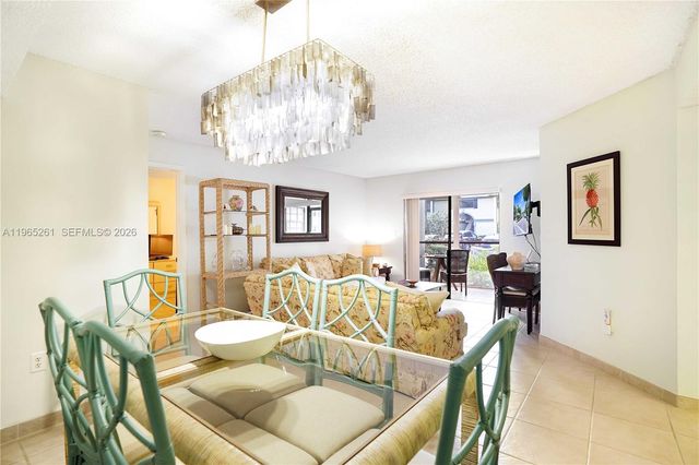 927 NE 199th St 104, Miami, FL 33179