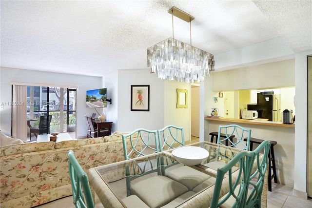 927 NE 199th St 104, Miami, FL 33179