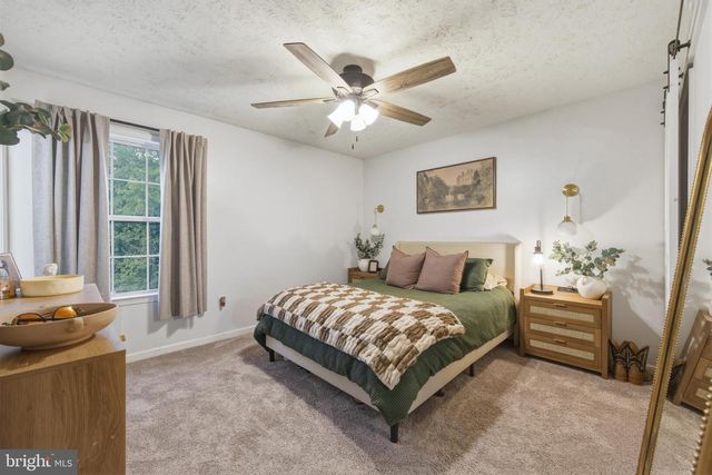 658 W KING ST, Strasburg, VA 22657