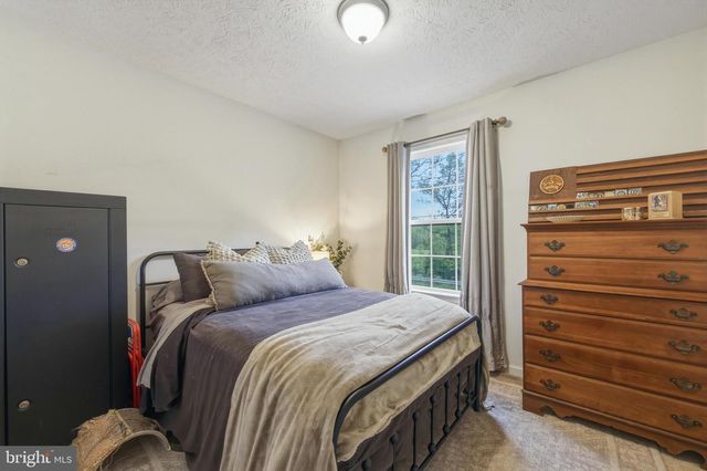 658 W KING ST, Strasburg, VA 22657
