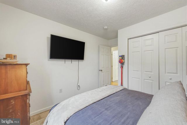 658 W KING ST, Strasburg, VA 22657